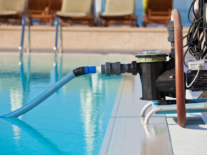 Swimming pool vaccuum